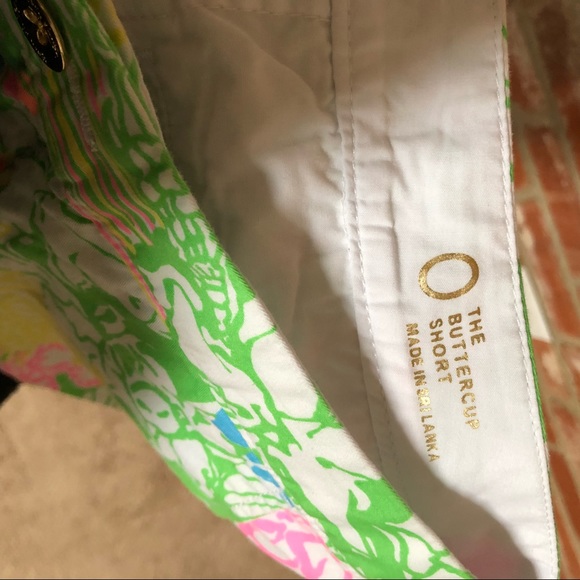 Lilly Pulitzer scalloped hem floral shorts (23) - Picture 5 of 7